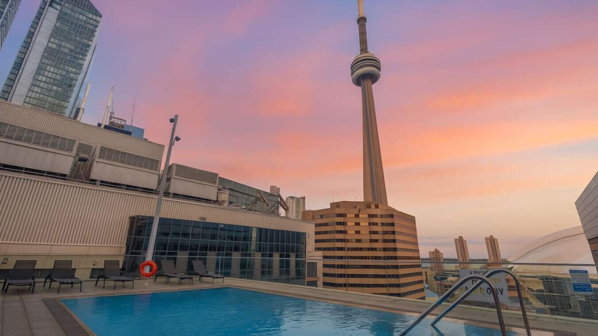 Toronto Entertainment District Hotel | CN Tower View Stays - Parking/Pool/Downtown