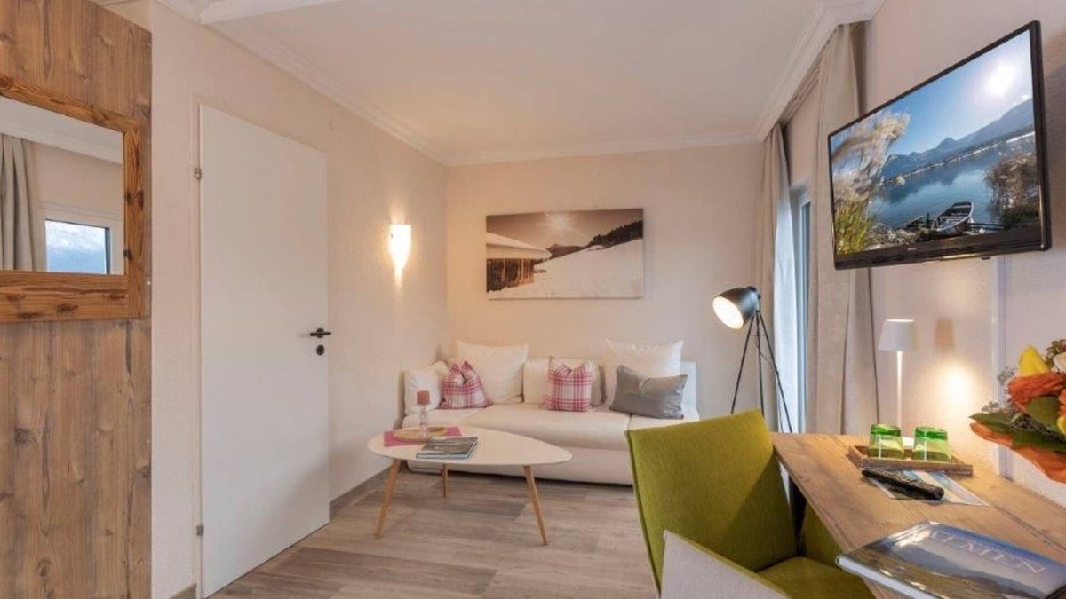 Ried Cottage | Comfort double room approx. 25m² with balcony & lake view - HOTEL garni SEEHANG & Seelounge