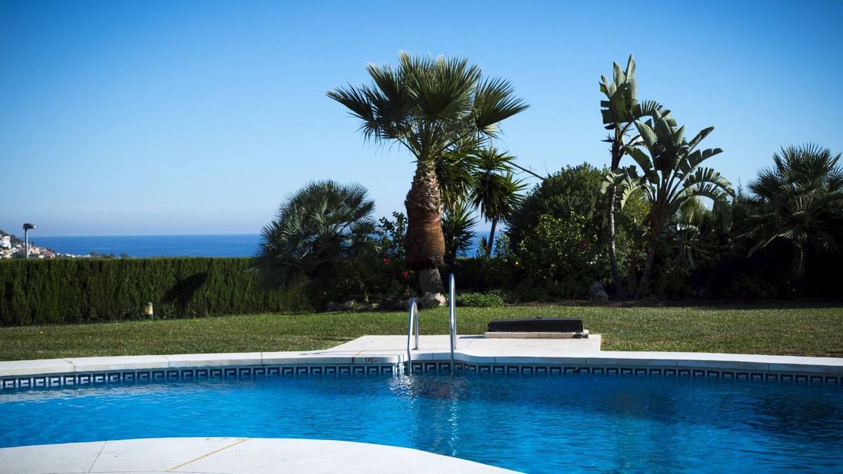 Rincon de la Victoria Condo | Comfortable luxury apartment near the beach, Parking, WIFI 300 Mb Rincón de la Victo