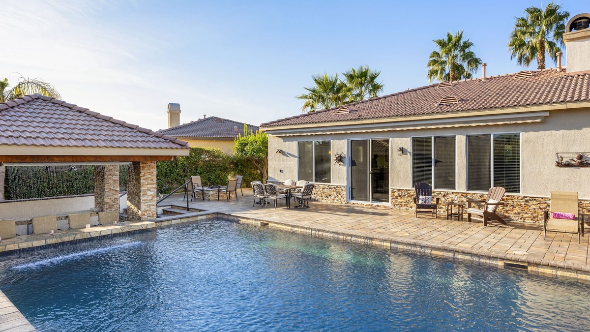 Bermuda Dunes House | Coachella Music Fest - 3 Bed + Den or 4th 2 Bath - Resort Pool ~ Swim-Up Bar!