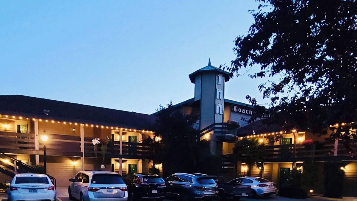Oak Harbor Hotel | Coachman Inn & Suites