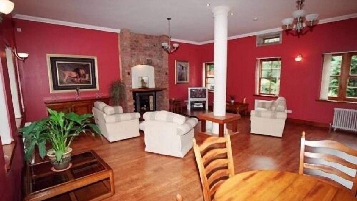 Arden Cottage | Coachouse Lodge - sleeps 8 guests in 3 bedrooms