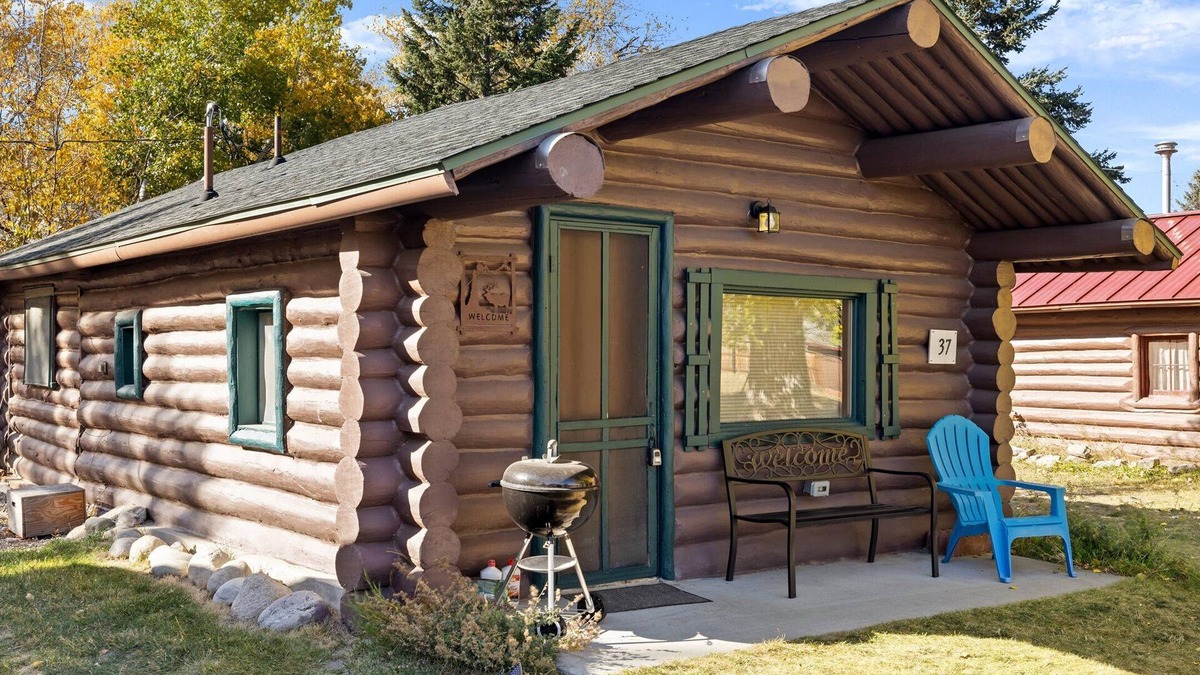 Red Lodge House | Coal Creek Cabin- fireplace, WiFi, dog friendly and is a short distance from downtown and mountains.