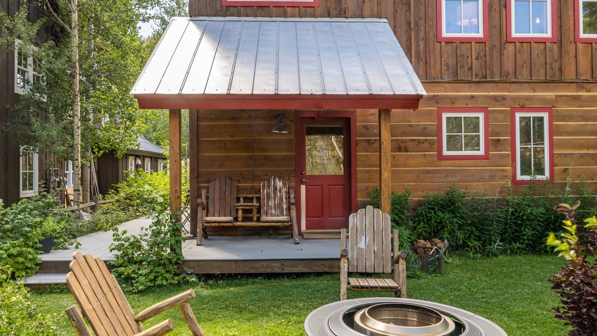 Crested Butte House | Coal Creek In-town Retreat! 3BR/3 Full BAs - SLPS 8 - 2 blocks to Elk Ave!