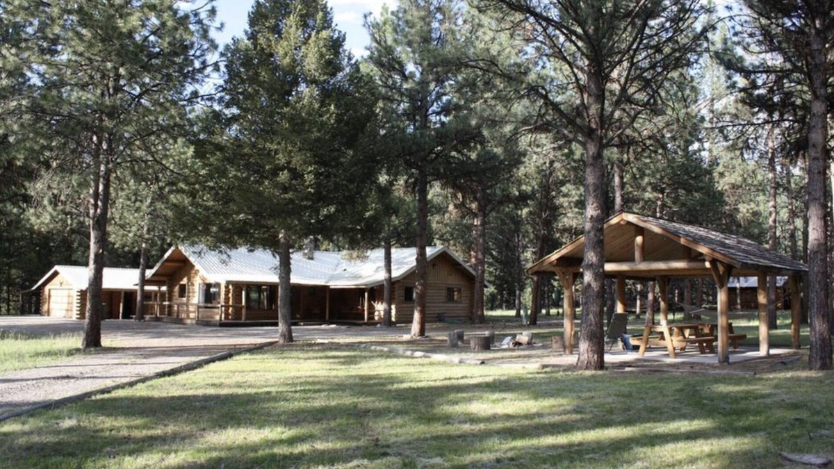 Darby Cabin | Coal Creek Mountain LodgenPREMIER mountain lodge with beautiful scenic views!