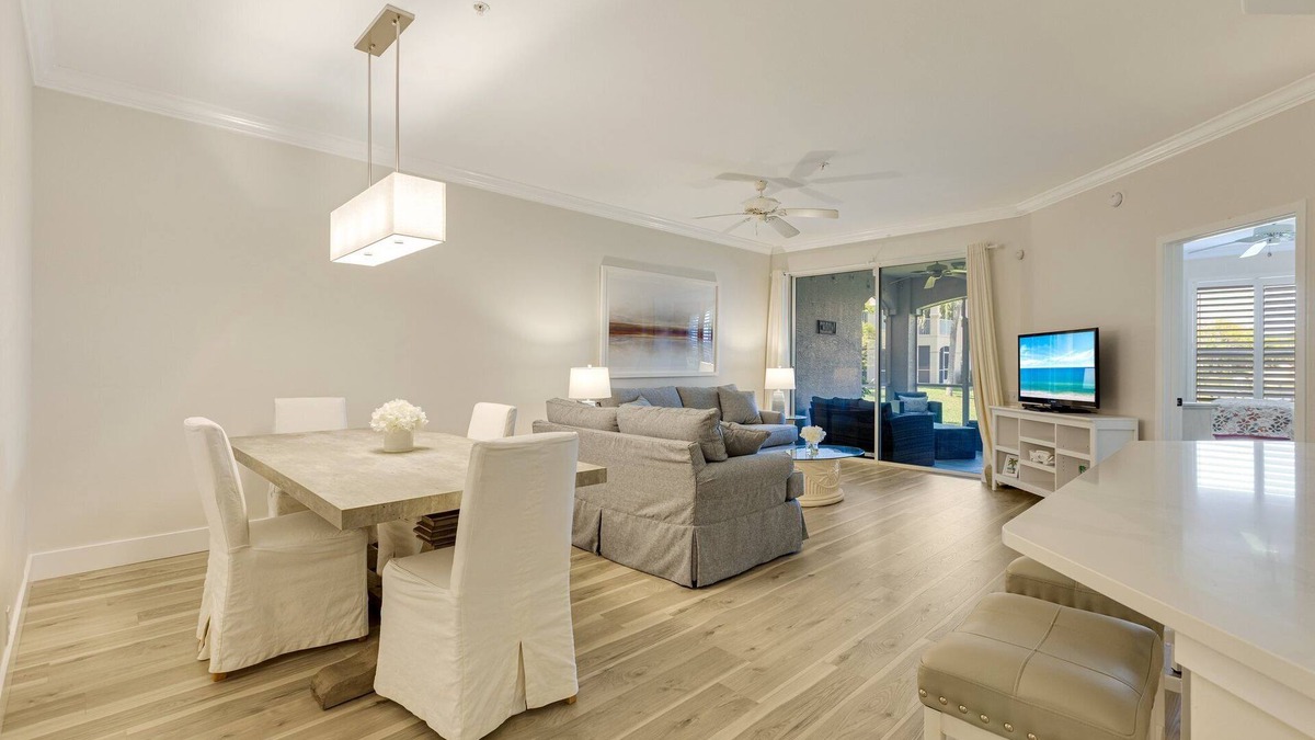 Tropical Cove Condo | Coast Awhile at Lexington CC Lake Village