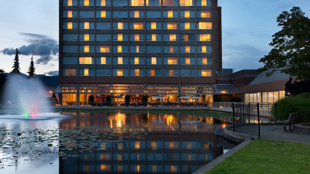 Chilliwack Proper Village West Hotel | Coast Chilliwack Hotel by APA