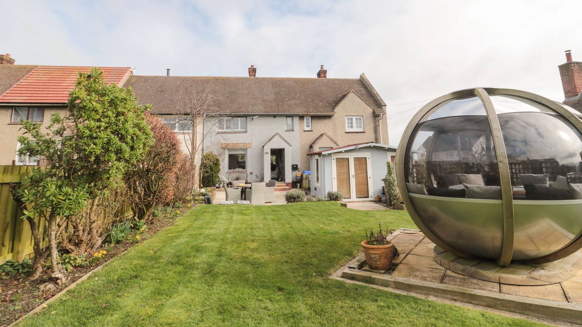 Bamburgh Cottage | COAST COTTAGE, pet friendly, character holiday cottage in Bamburgh