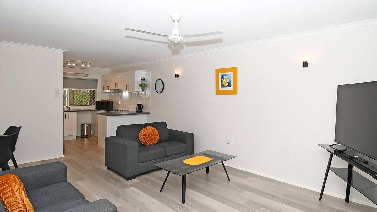 Torquay House | Coast Spacious Two Bedroom 1 Bathroom Apartment