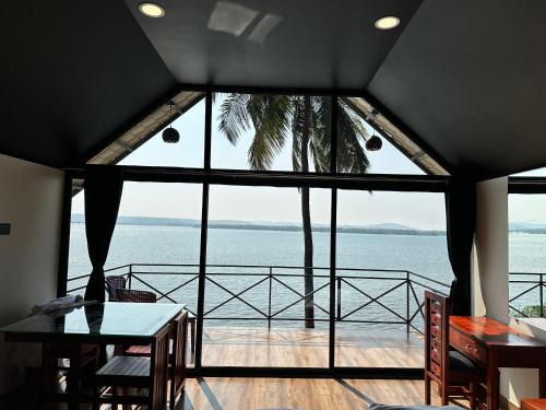 Honavar Bed & Breakfast | Coastal Breeze