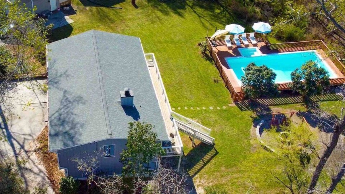 Castle Hayne House | Coastal Castle NC · CoastalCastle~Pool~Big~Family