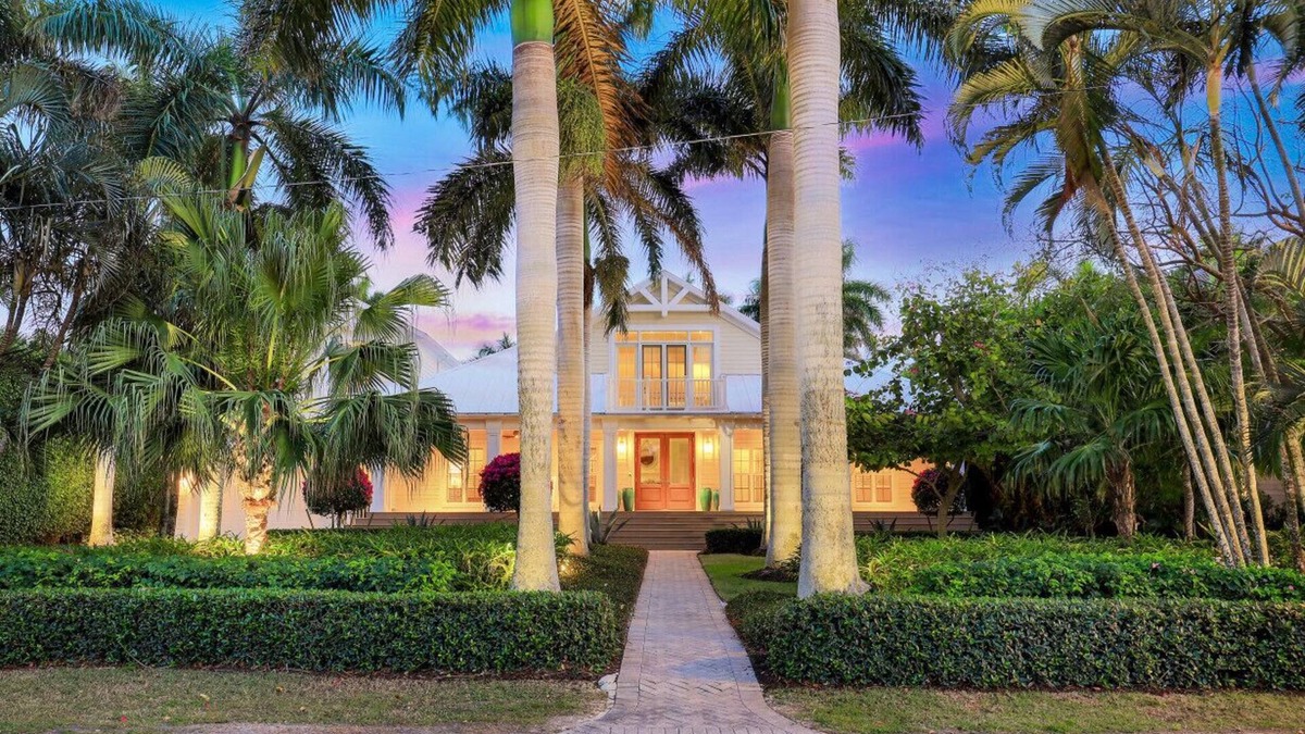 Old Naples House | Coastal Chalet in Olde Naples! Steps to the beach!