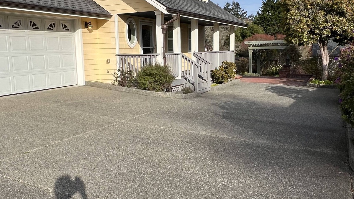 Brookings House | Coastal Charm 4 bedroom 2.5 baths 1800 sq. ft. in Brookings, OR.