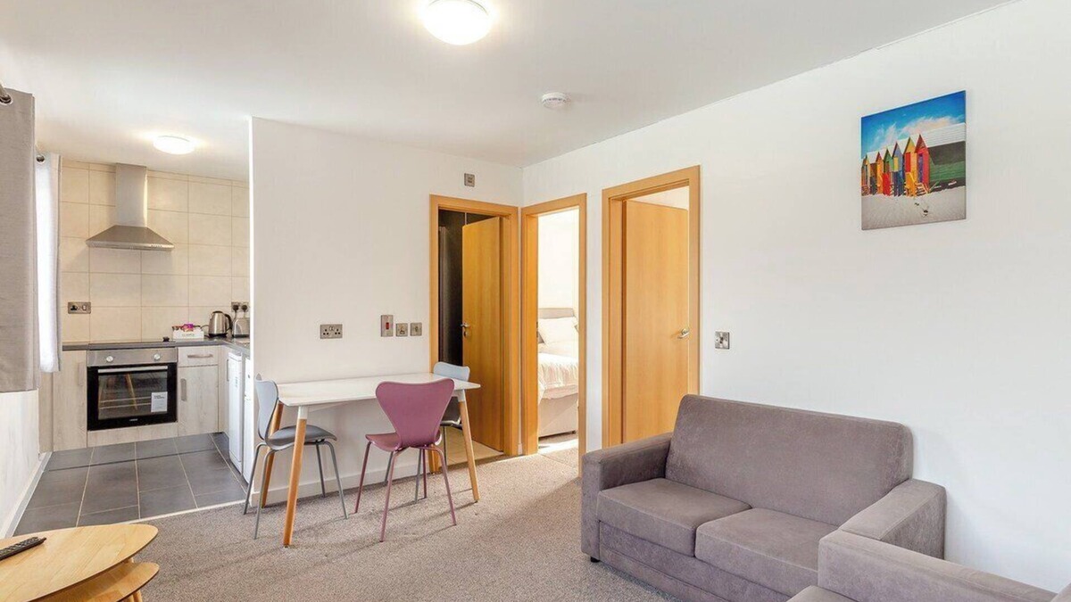 Hele Apartment | Coastal Charm Retreat in Ilfracombe