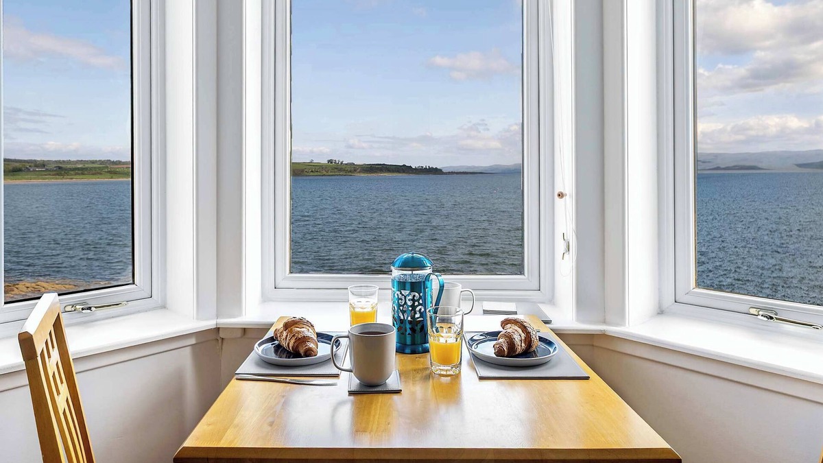 Kilchattan Bay Apartment | Coastal Charm Summary