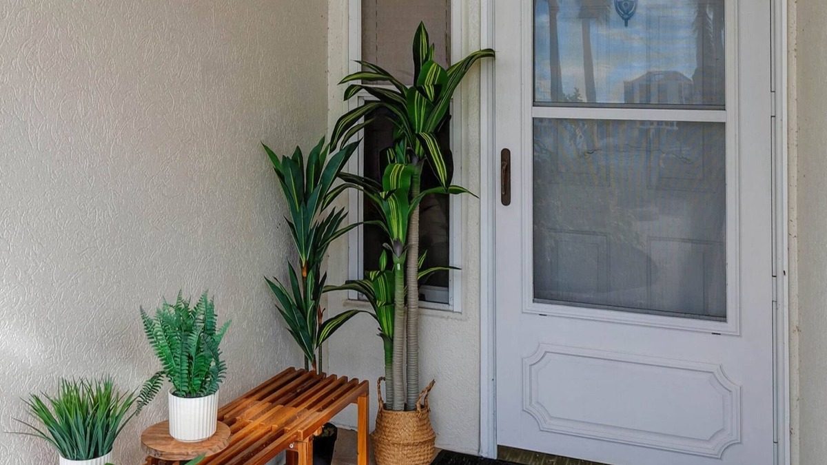 St. Petersburg Apartment | Coastal Charm Isla del Sol