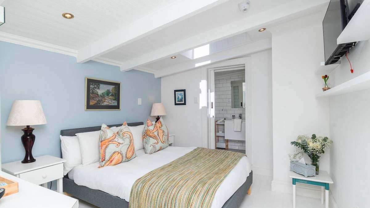 Simon's Town Apartment | Coastal Charming Attic Escape Simon's Town