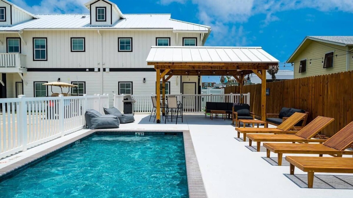 Port Aransas Villa | Coastal Chic Villa #5 - Comfortable King Beds