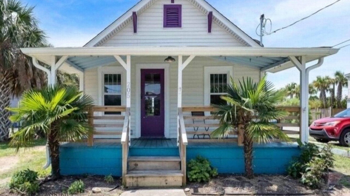 North Carolina Coast Cottage | Coastal Classic (2-Bedroom Villa) by RedAwning