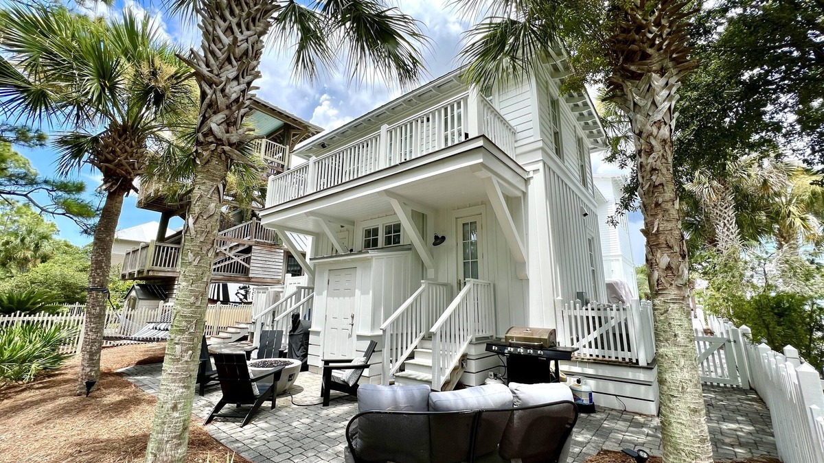 Sunnyside Cottage | Coastal Comfort 2 BR Cottage Private Pool