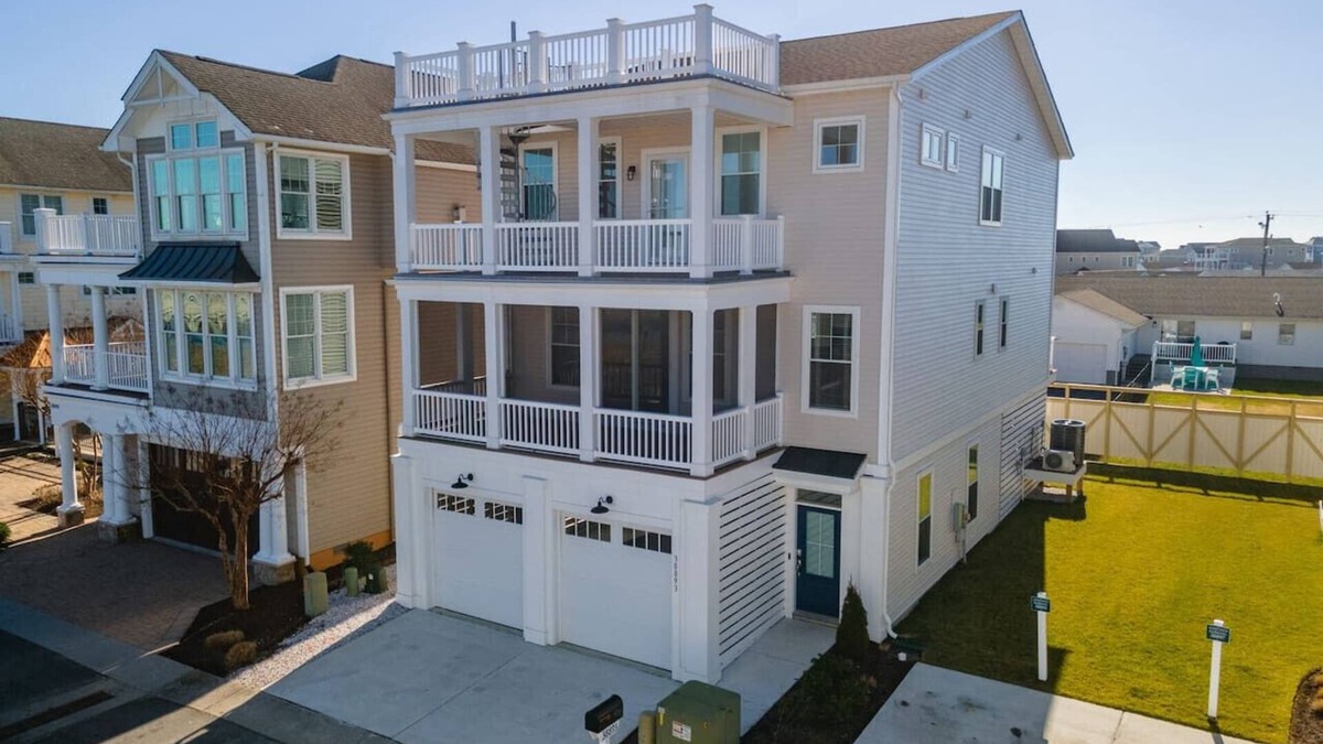 Selbyville House | Coastal Comfort: 4BR 3BH House Pool & Rooftop Deck