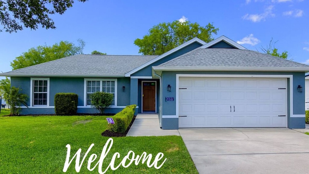 Spring Hill House | Coastal Comfort in Spring Hill.Relax and Recharge Near the Coast
