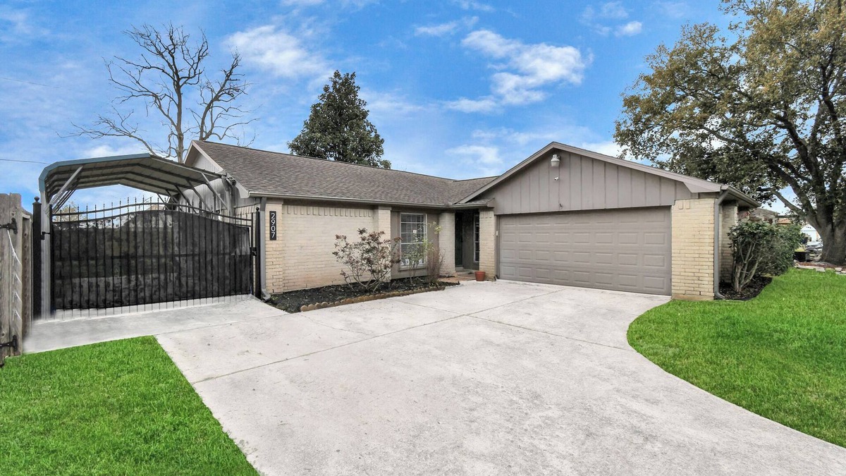 League City House | Coastal Comfort: Moments from the Boardwalk w/gated boat parking!