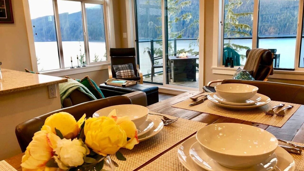 Port Renfrew House | Coastal Comfort (Oceanfront - Amazing Views) H037871054