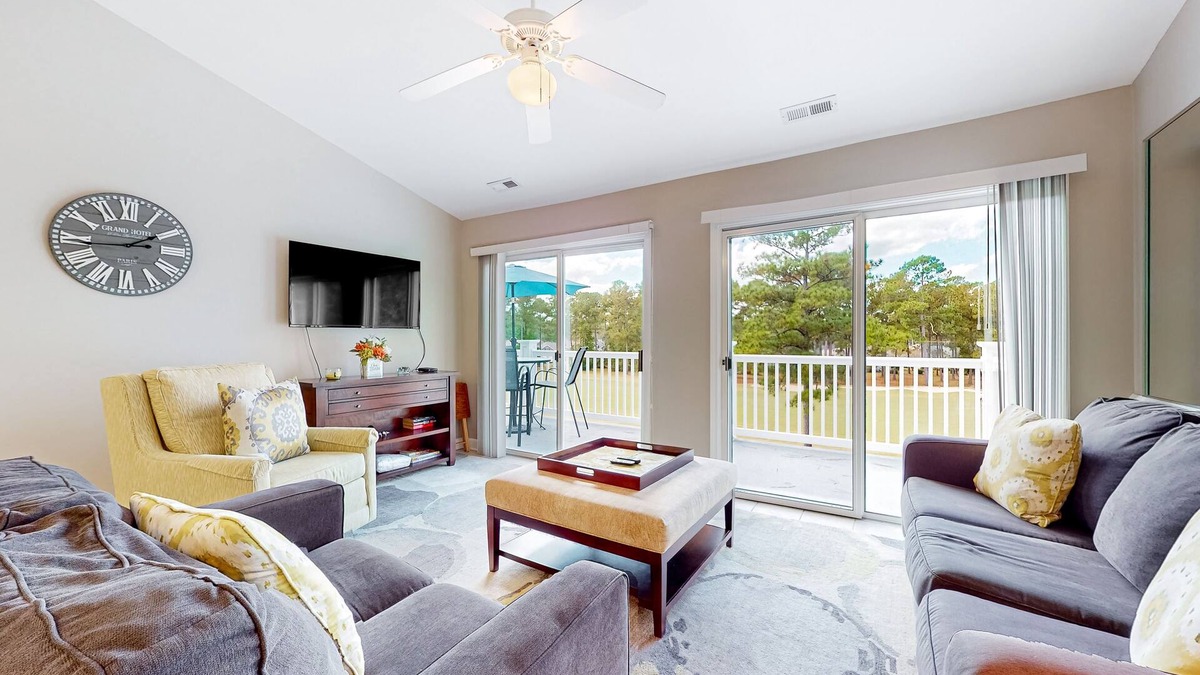 Calabash Condo | Coastal condo with golf course views, on-site pools, gym, & balcony