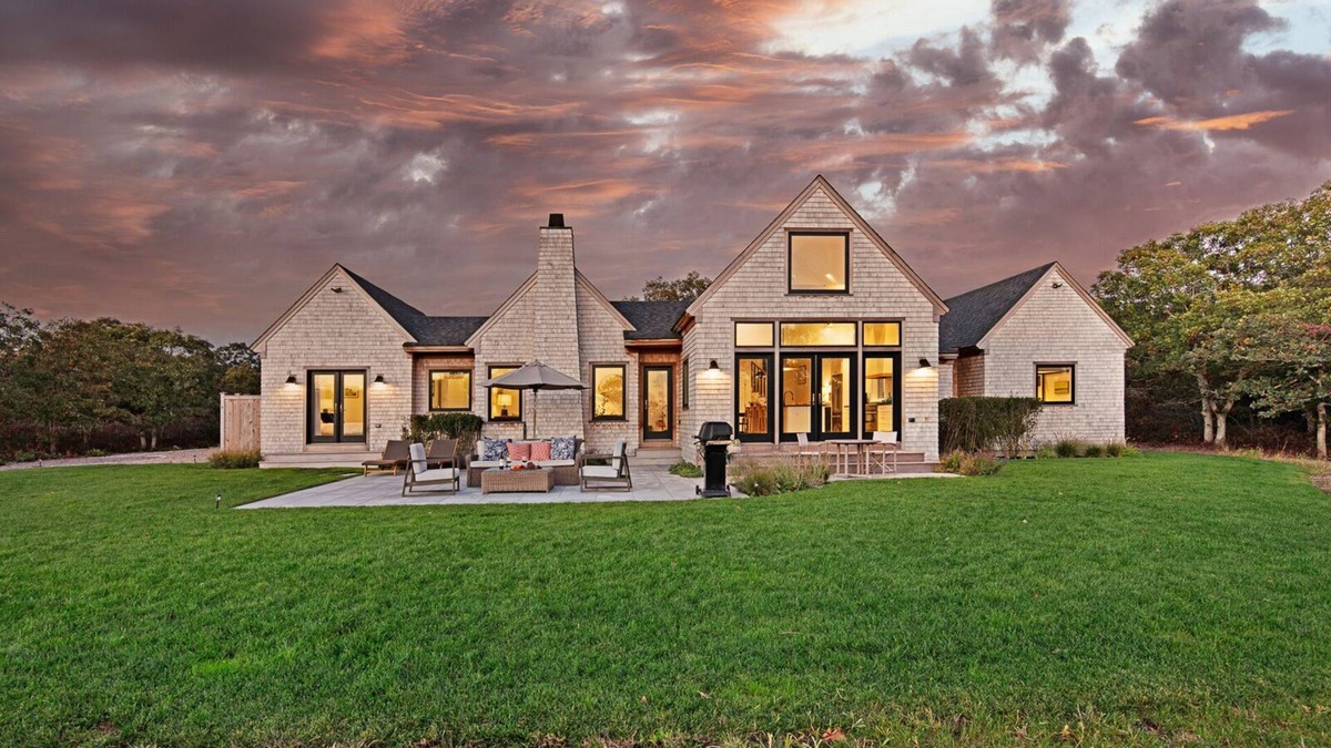 Edgartown House | Coastal Contemporary Home in Edgartown