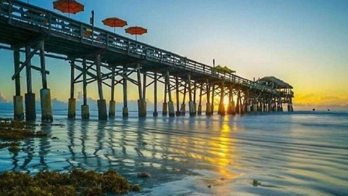 Cocoa Beach Cottage | Coastal Cottage 370: 1B/1B Two Blocks to the Beach