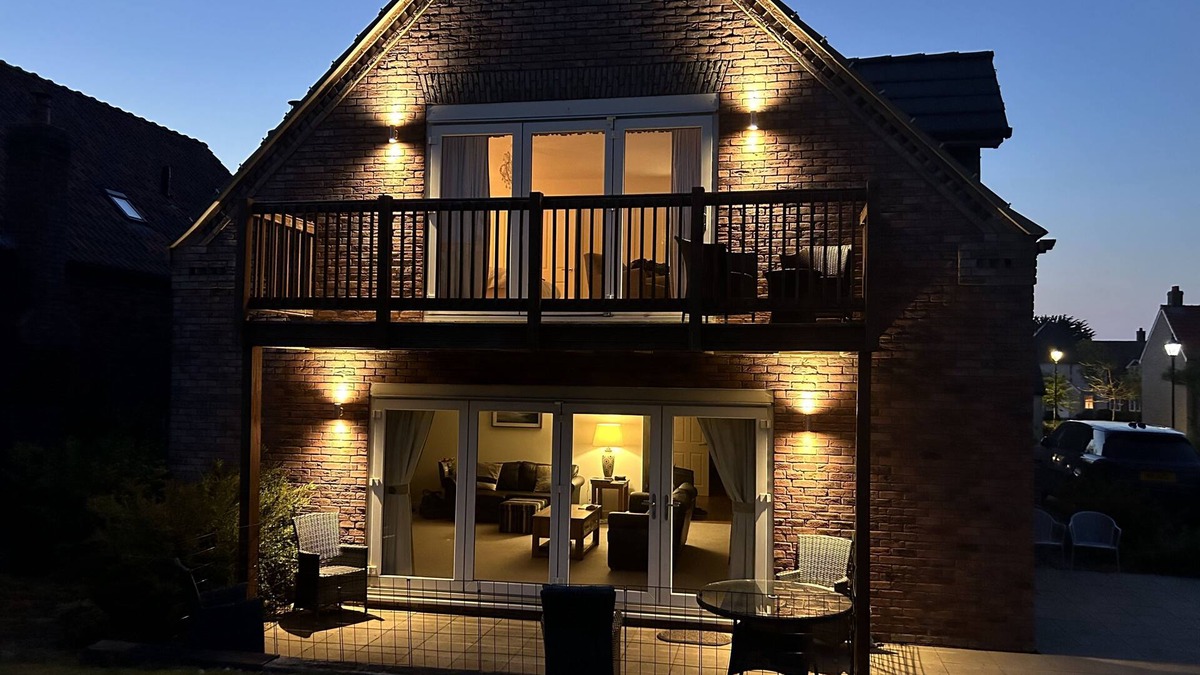 Filey Cottage | Coastal Cottage - Balcony sleeping 10 in 4 bedrooms - refurbished