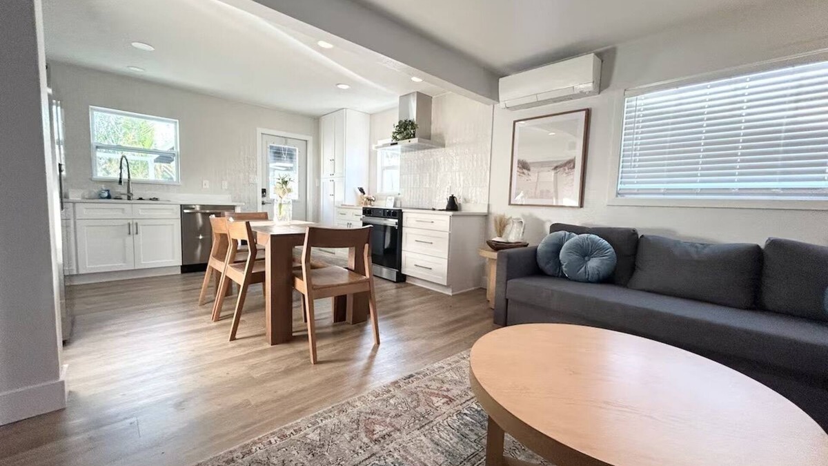 St. Petersburg - Clearwater House | Coastal Cottage Near Beach and Downtown St Pete