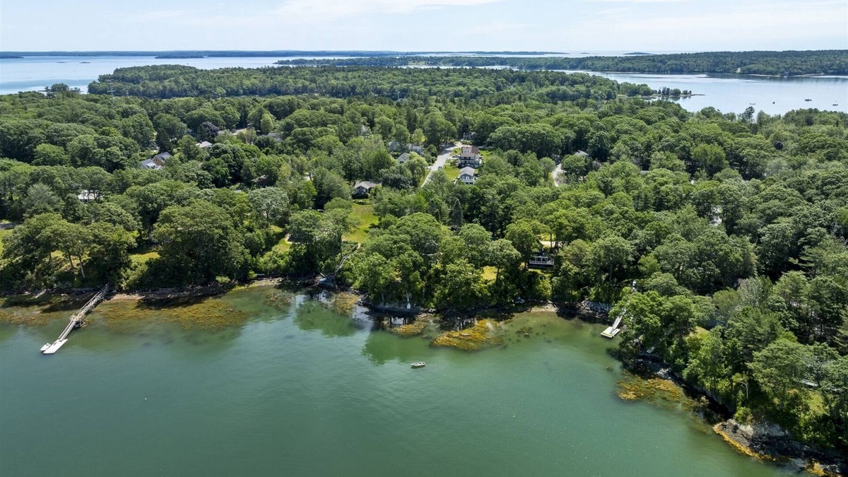 Yarmouth House | Coastal Cottage on Cousins Island: Oceanfront Getaway