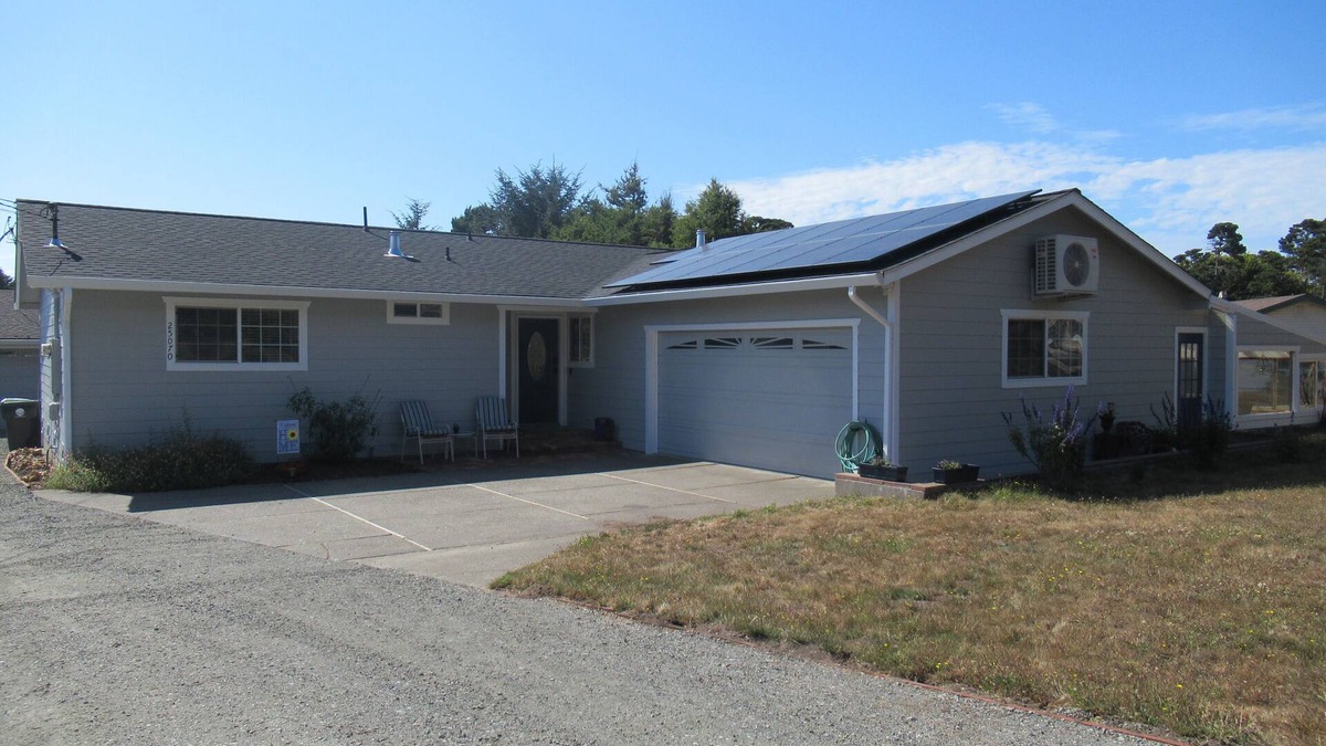 Fort Bragg House | Coastal Country Home in Cleone - walking distance to beach, trails and park