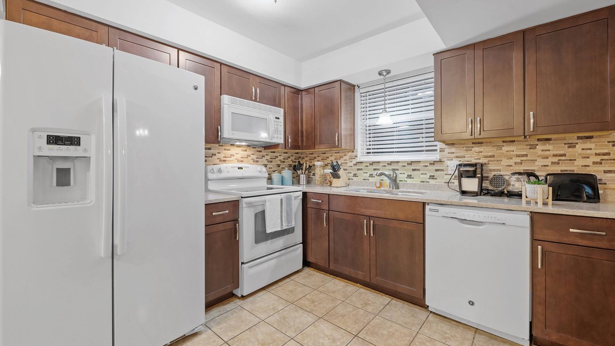 Norfolk - Virginia Beach House | Coastal COZY 4BR Home Central to VB Attractions! - 30 Night Min.