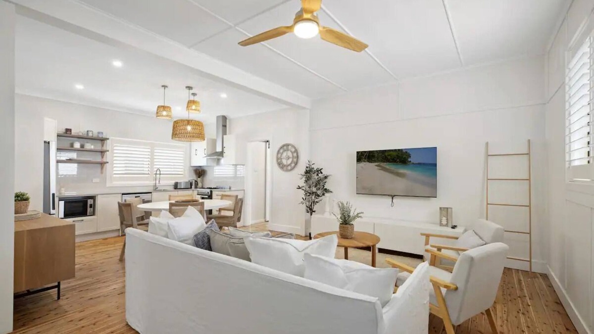Ettalong Beach House | Coastal Dreams 3BR Home - Playground | Pet Friendly