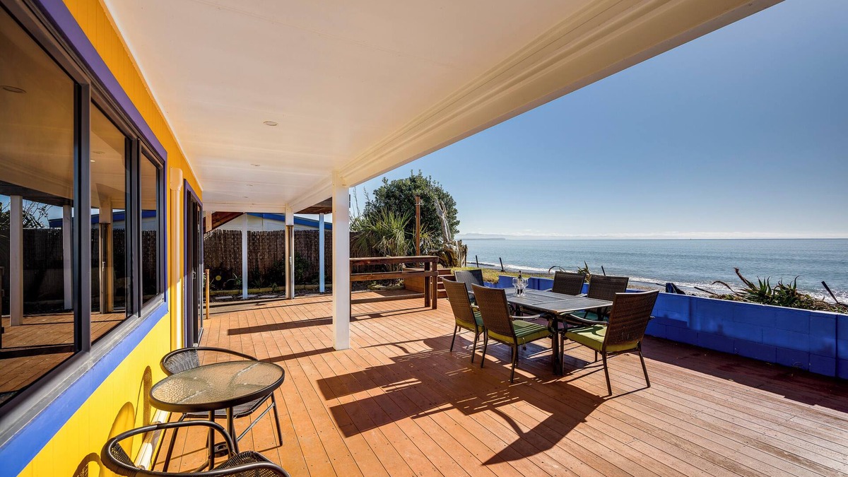 Te Awanga House | Coastal Embrace - Te Awanga Seaview Escape