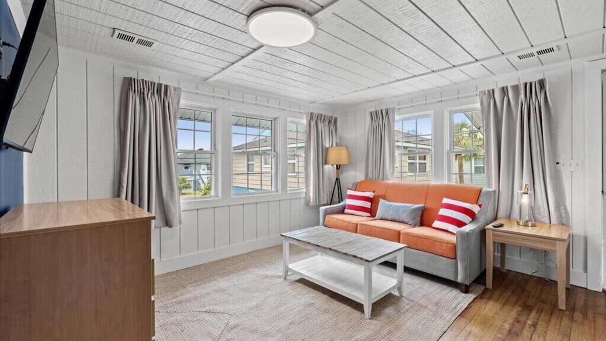 Crescent Beach Apartment | Coastal Escape 3BR Condo w Porch Steps to Sand