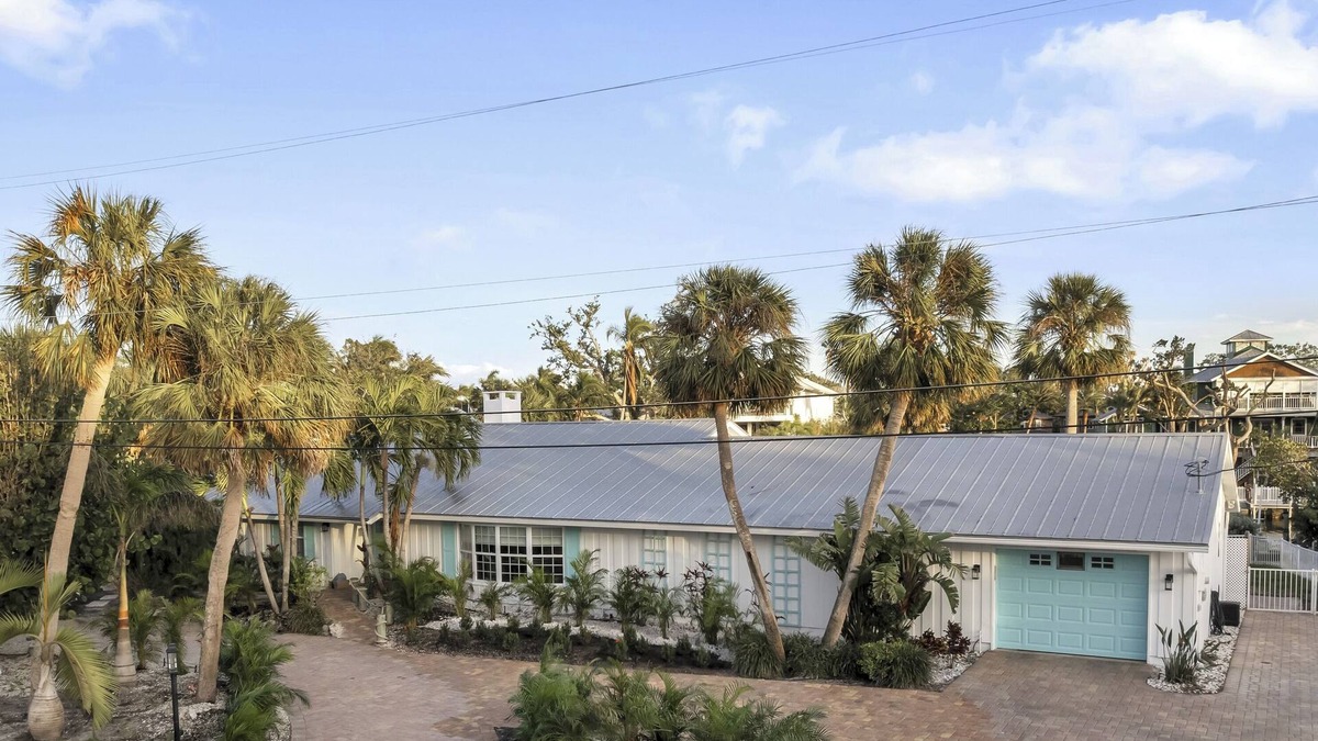 Bay Isle House | Coastal Escape in Sarasota – Siesta Key Beach & Kayak-Friendly Sandbar