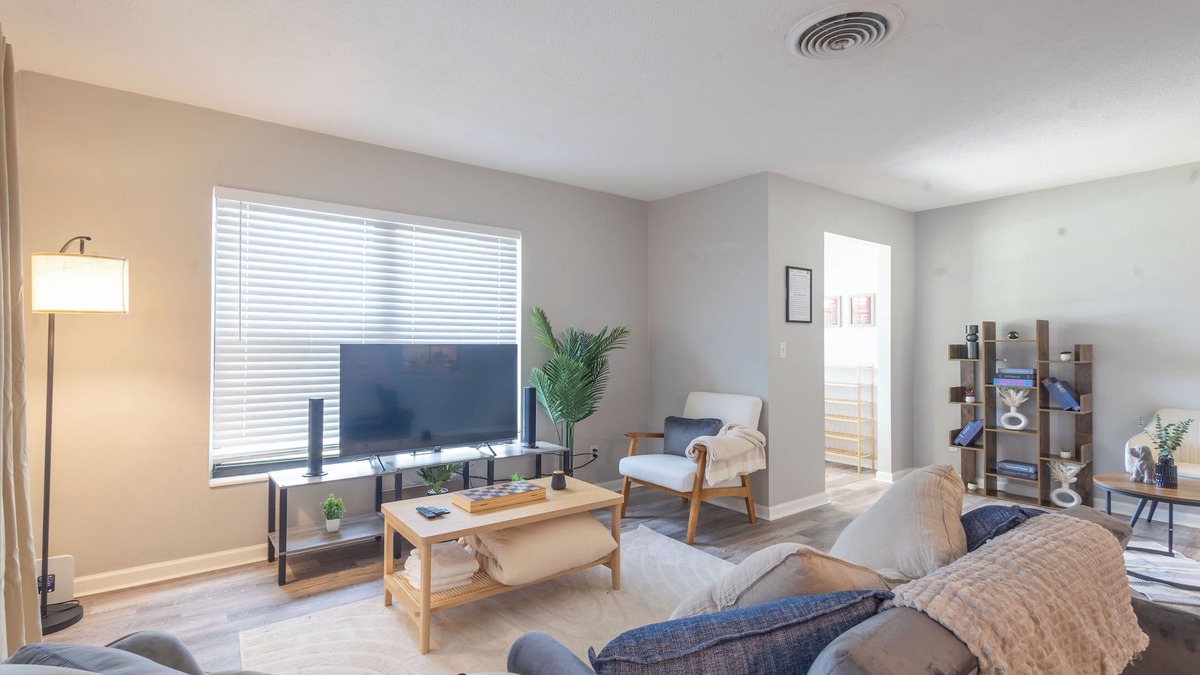 Bayshore Gardens House | Coastal Escape - River by the Beach - Sleeps 11!