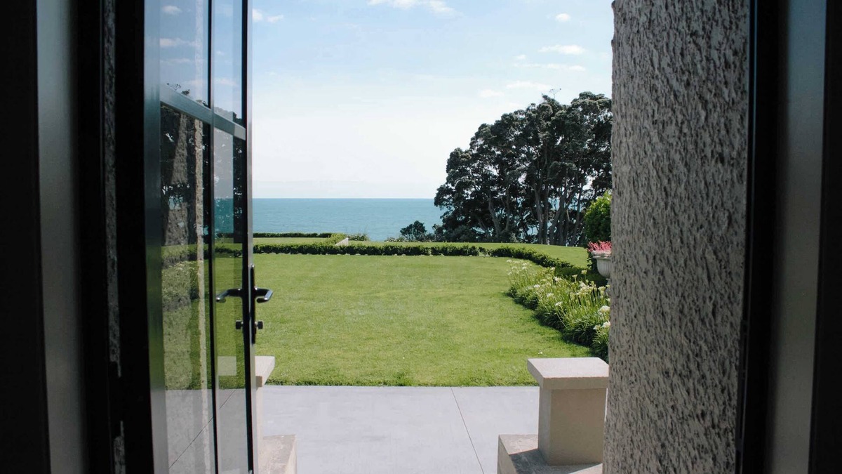 Pitone Apartment | Coastal Escape with Stunning Sea Views