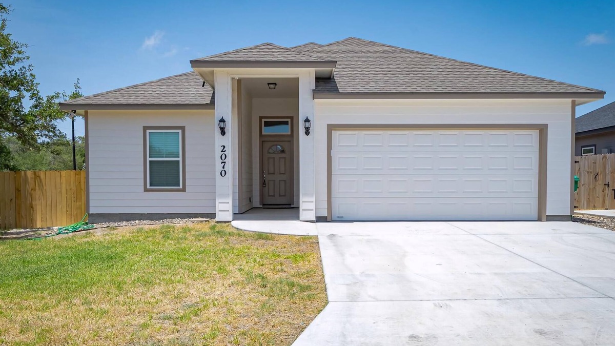 San Patricio County House | Coastal gem with spacious backyard and garage