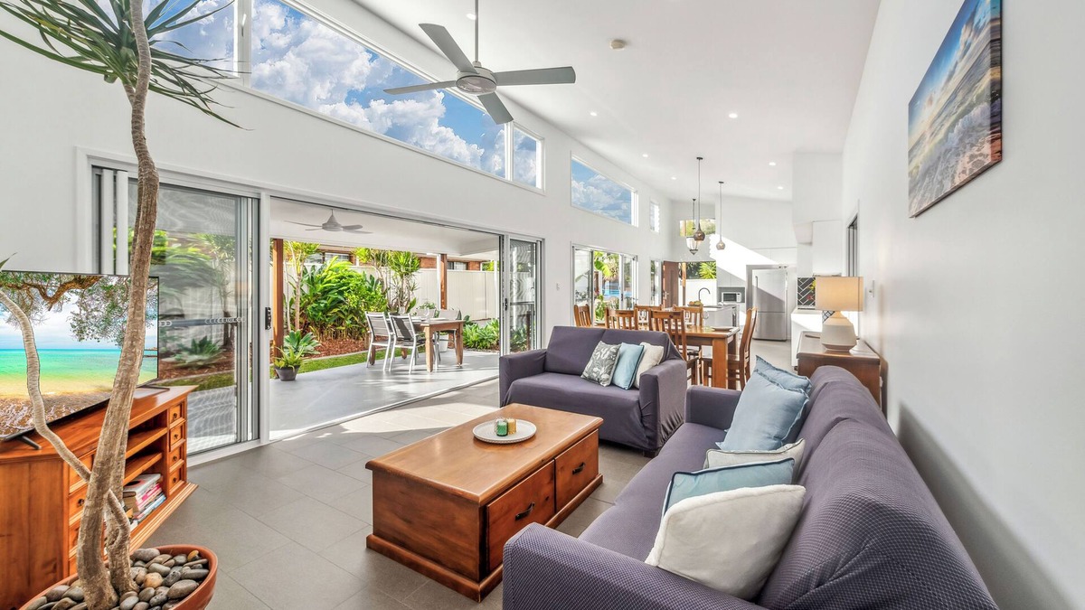 Wurtulla House | Coastal Home - Steps to Beach