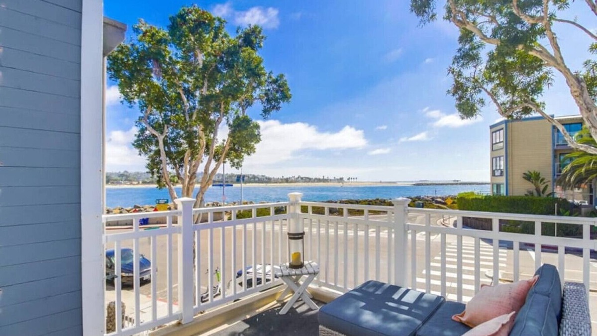 San Diego House | Coastal Jetty Getaway! AC, Bikes and more!