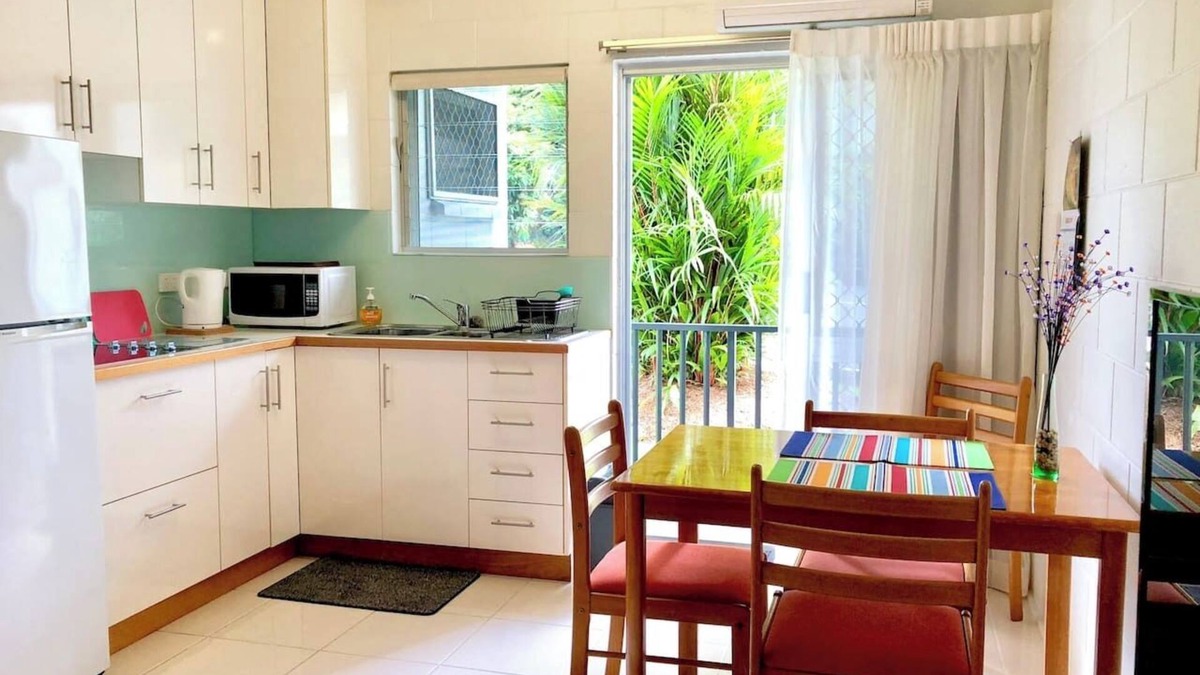 Edge Hill Apartment | Coastal Living near Shops and Botanical Gardens