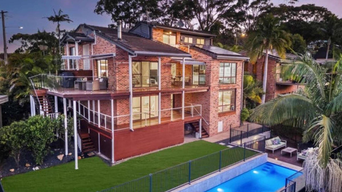 Tascott House | Coastal Luxury 2BR w Pool & Entertainer's Paradise