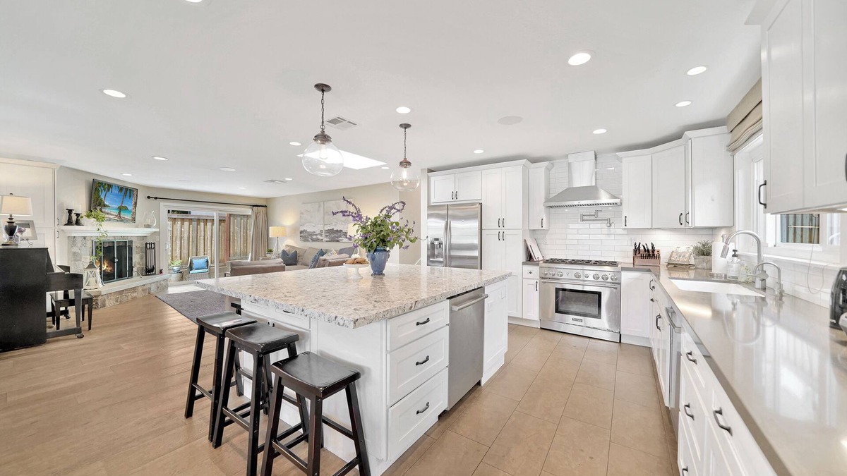 San Clemente House | Coastal Luxury: 4bd/4bth, Hot Tub, Pool Table, Yard, Walk to Beach