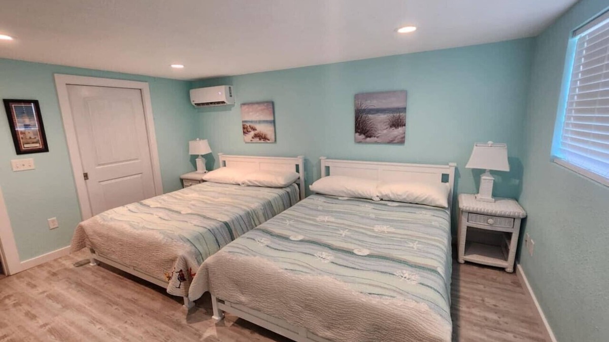 Palacios Apartment | Coastal Luxury Bay View House 1 Bedroom and Steam shower