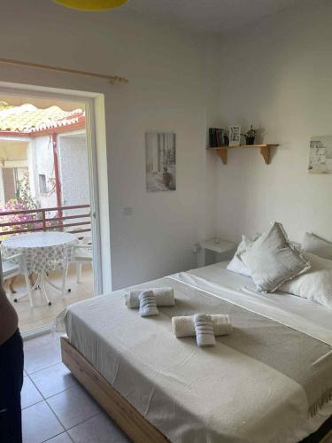 Polichrono Apartment | Coastal Oasis